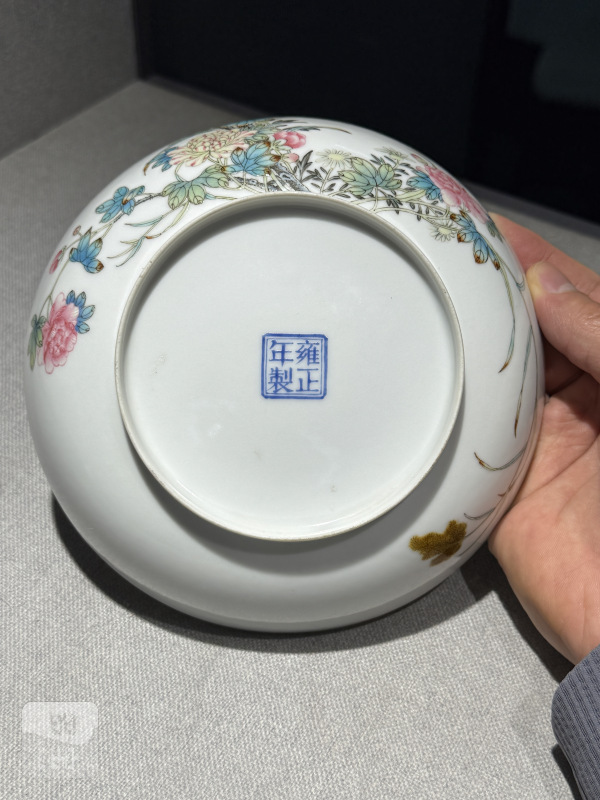 民国 珐琅彩过枝蝴蝶牡丹御题诗文盘一对 - 图20